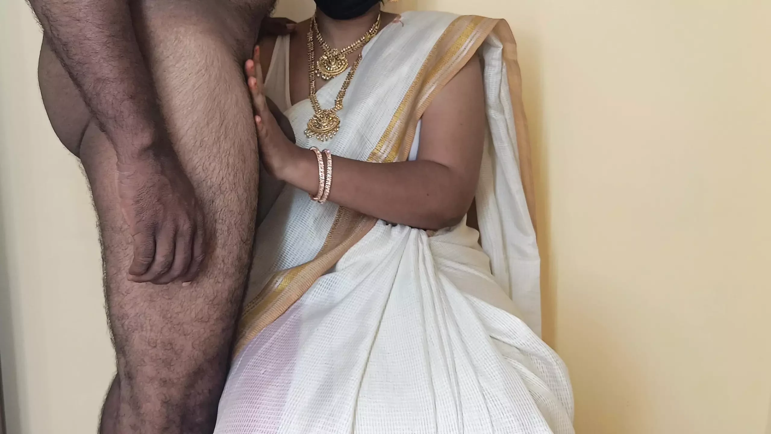 Cheating mallu aunty hot romance pussy licking hot viral video 2