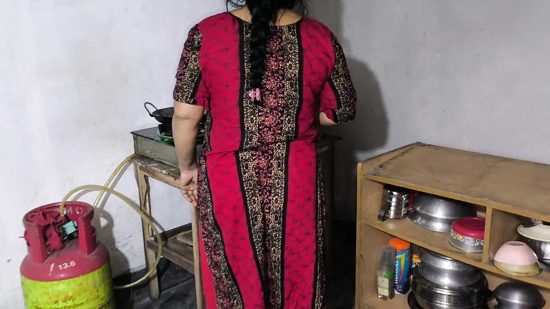 My aunty was cooking so I hugged her and started fucking her in the ass.