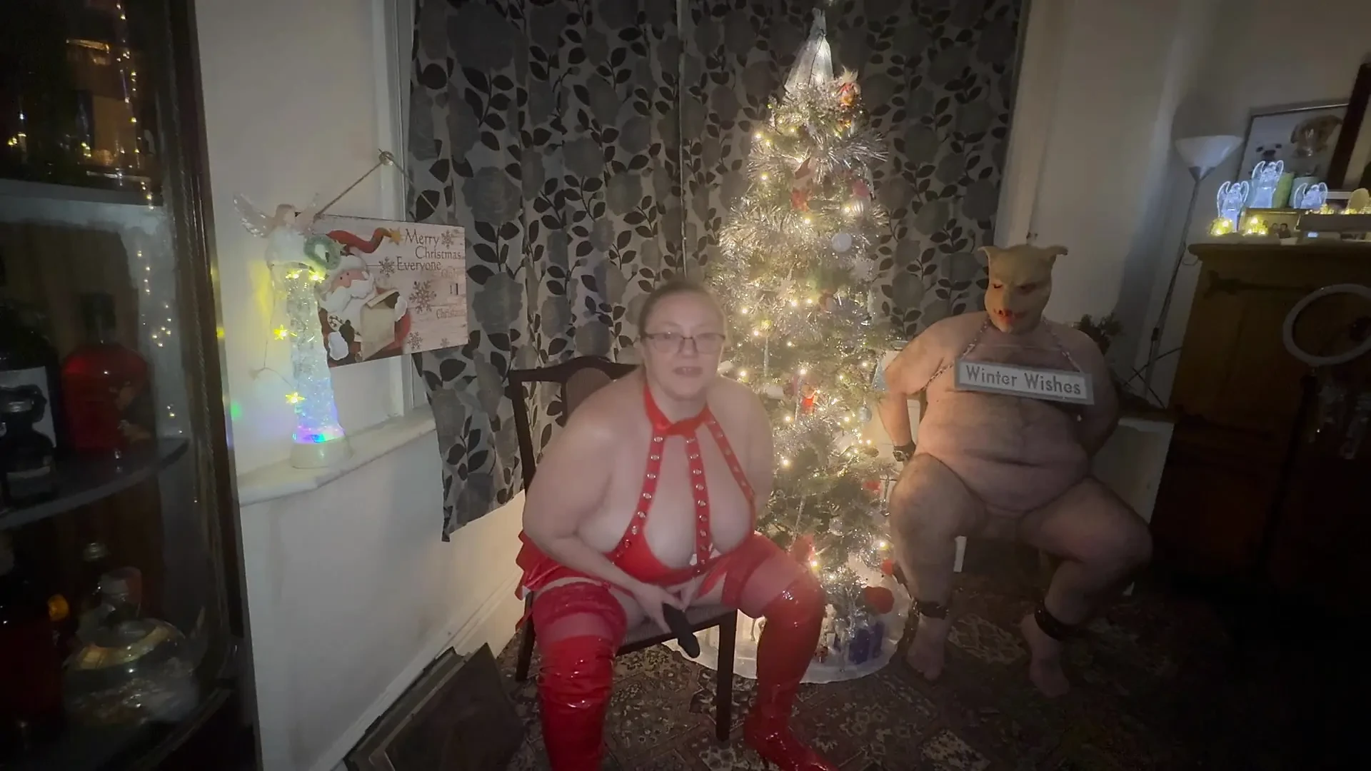 Mrs Kinkmas Christmas story with Satana’s piggy.