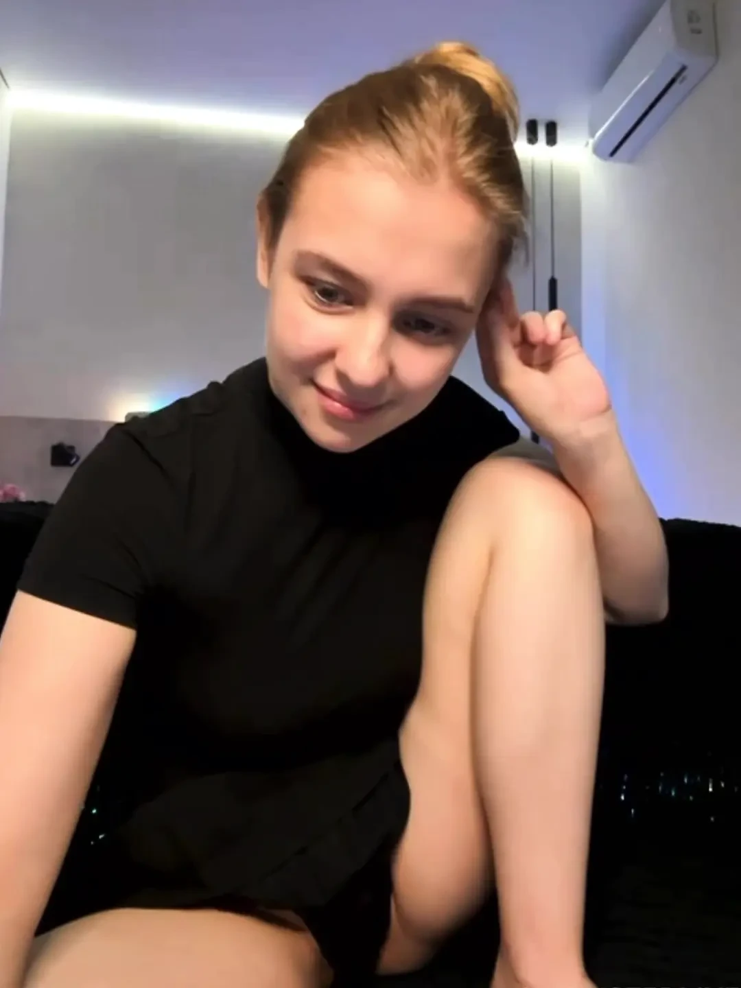 Cumming while fucking tinny pussy