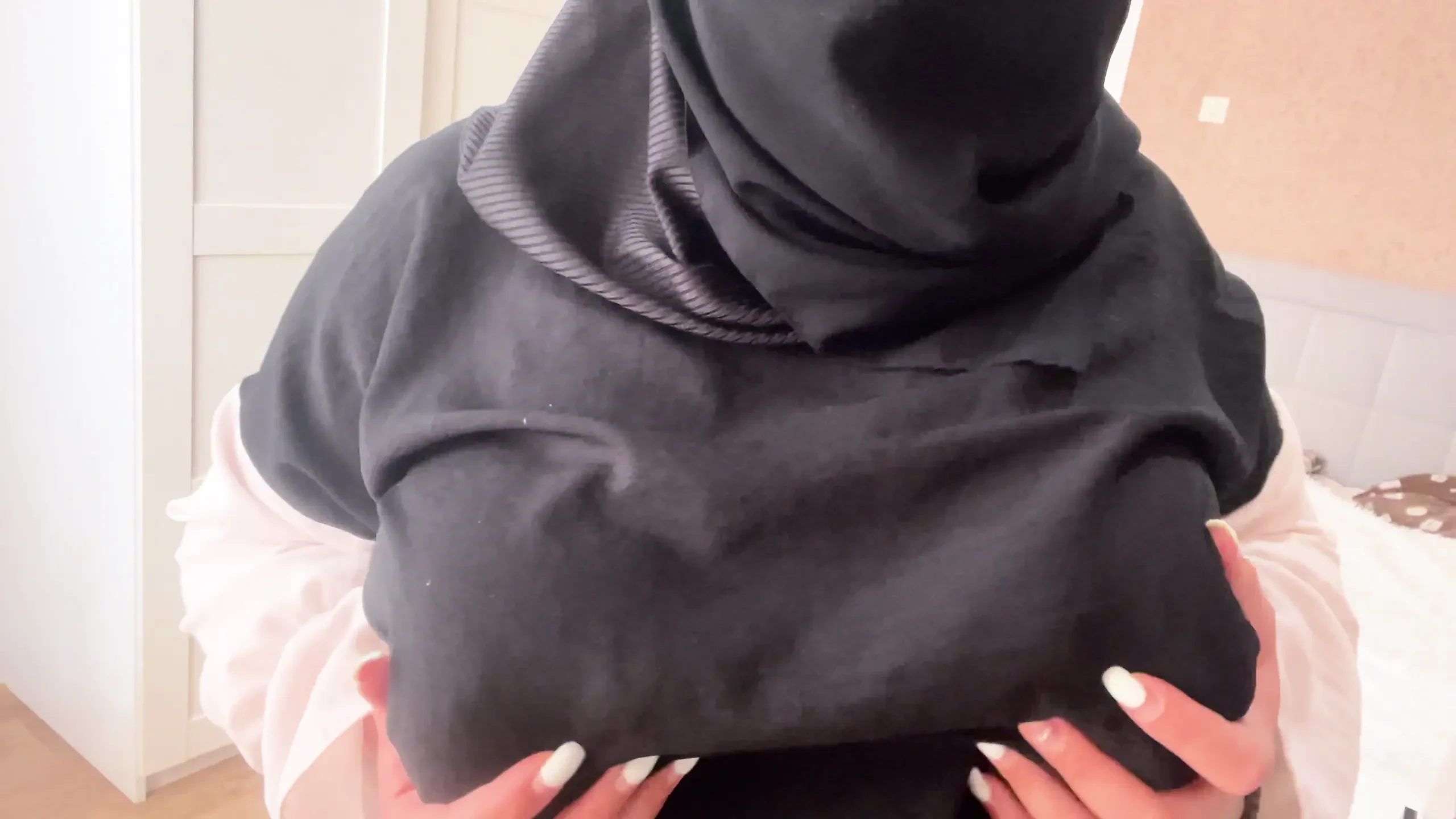 Algerian aunty with big tits in hijab