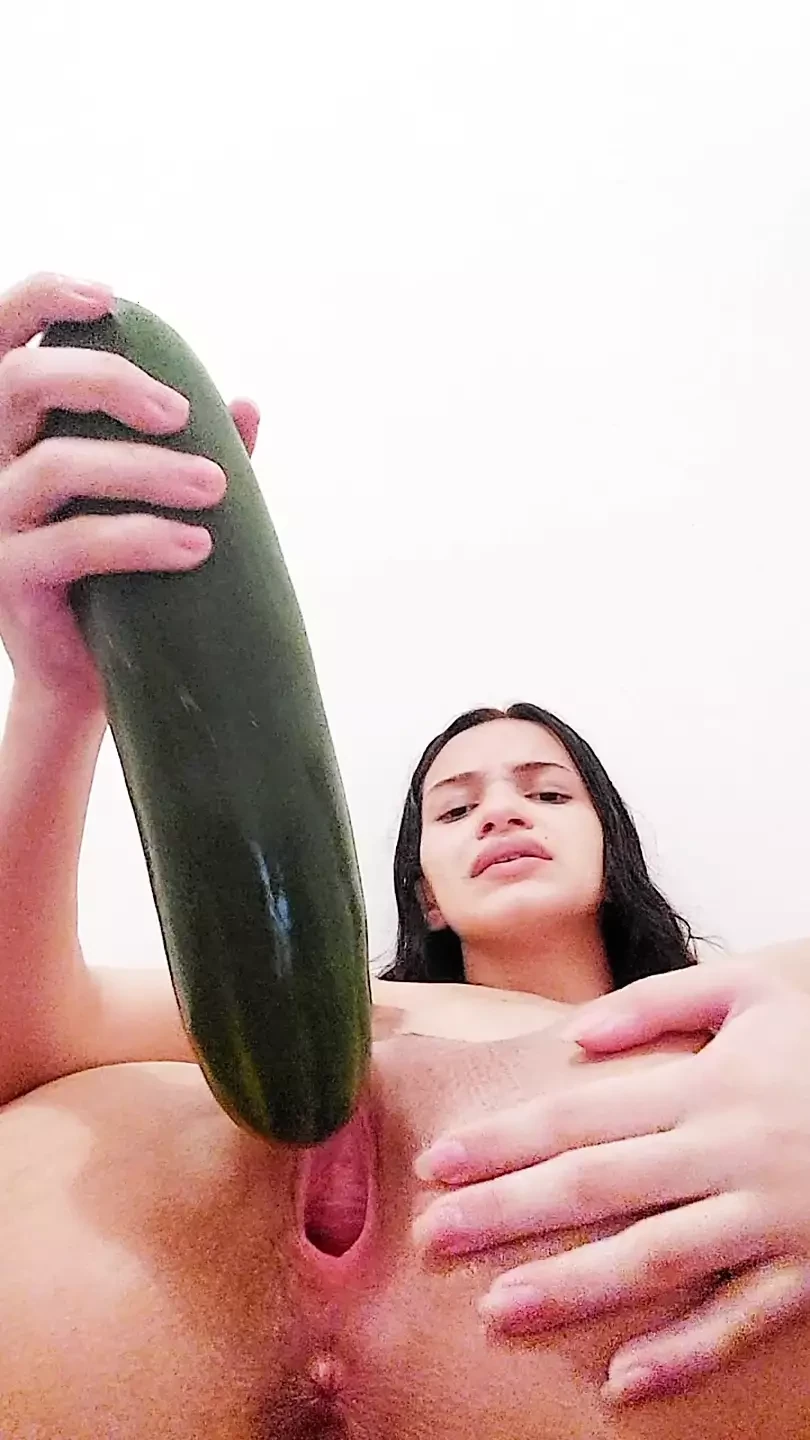 I broke into my pussy sitting on the cucumber and even left my ass all red