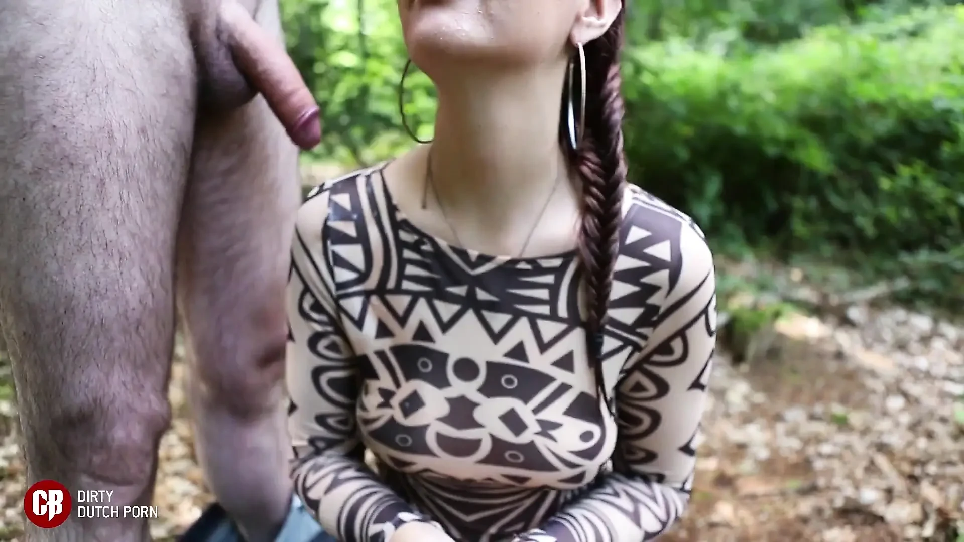 Dutch teen student gives blowbang during lunch break