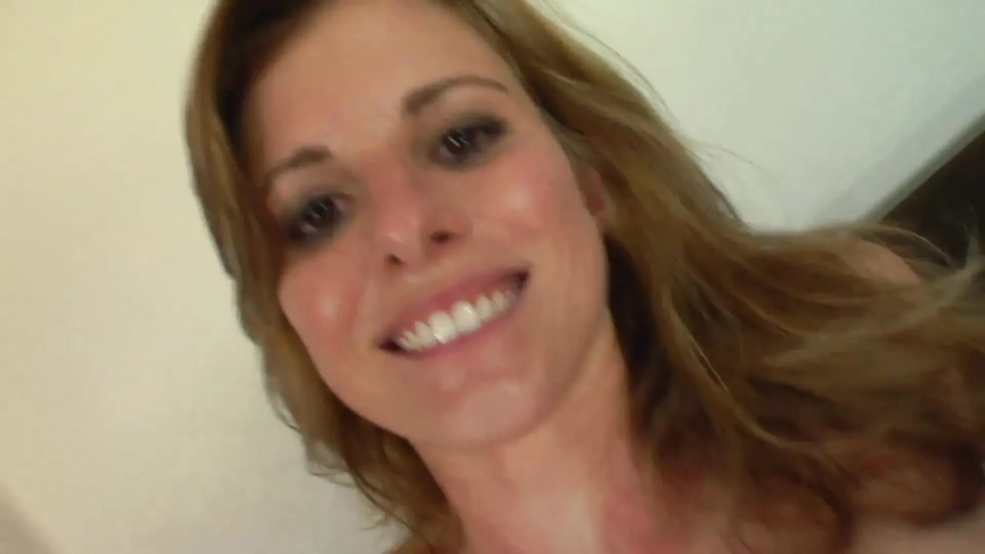 Amateur blondie shows off her stunning body and gets ass fucked