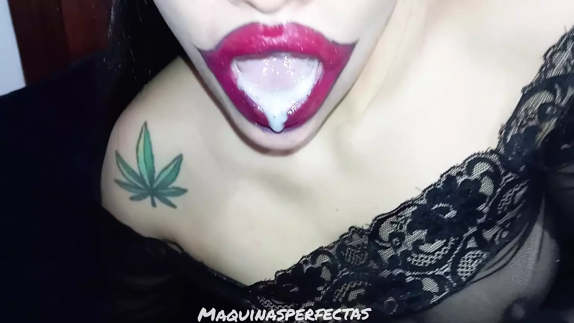 VERY BIG MOUTH SWALLOWS MY WHOLE COCK AND I GIVE HER ALL MY CUM MAQUINASPERFECTAS