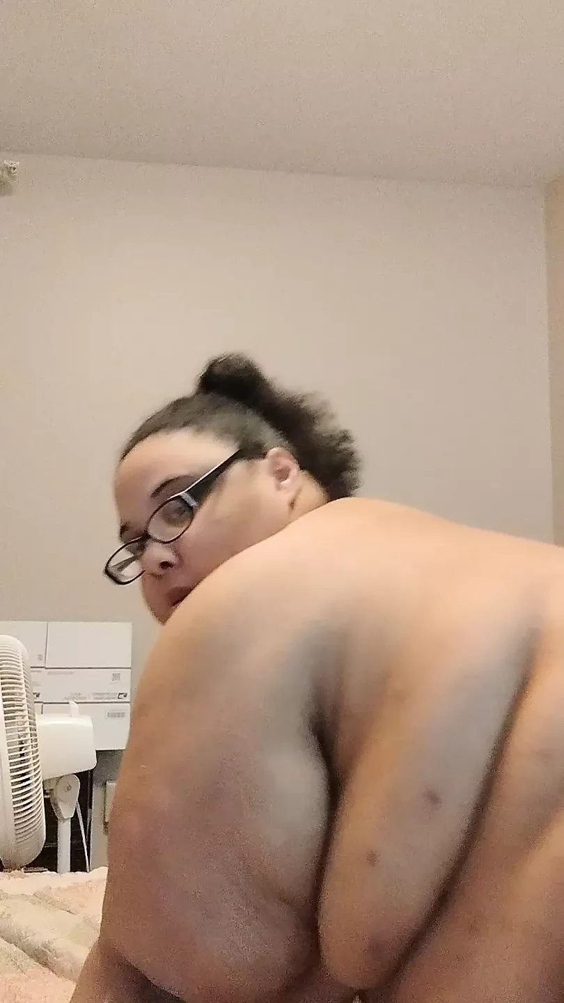 BBW slut shows off ass and plays with pussy